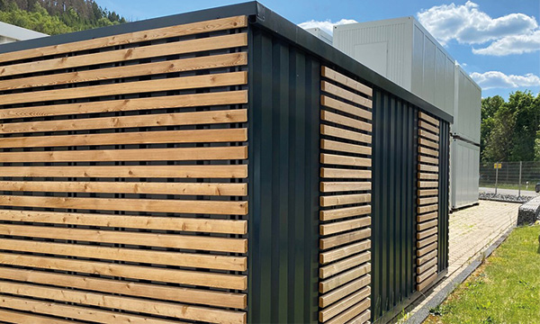 Lagercontainer mit Holzverkleidung Gartenoptik
