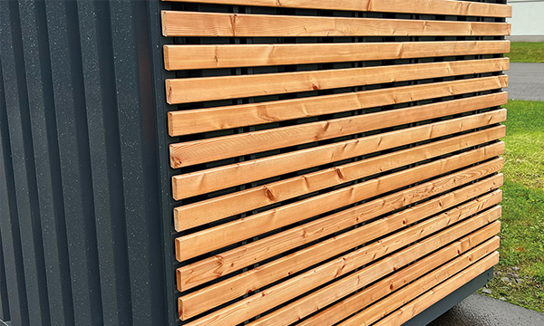 Lagercontainer mit Holzfassade Gewerbe