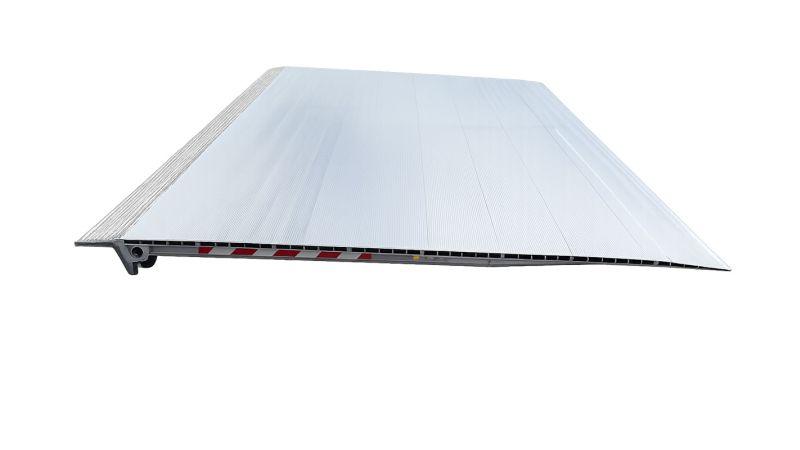 Auffahrrampe für Container von Metalmec - leichte Lasten - Höhendifferenz 220 /259 mm - L 1.561 mm